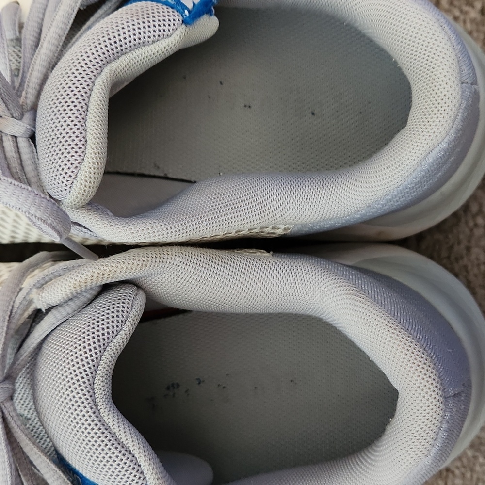 Under Armour Charged Pursuit Sneakers - Picture 8 of 12